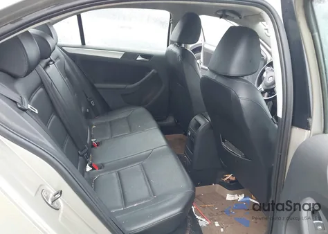 2013 Volkswagen Jetta 2.5L Se z USA, uszkodzony, nr VIN 3VWDP7AJ9DM214434